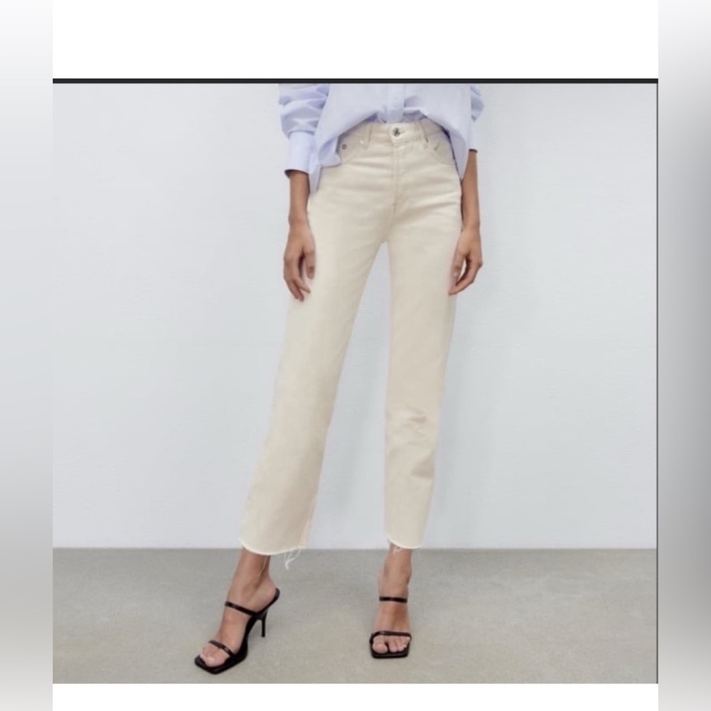 ZARA High-Rise Straight Fit Ankle/Cropped Rigid Jeans‎